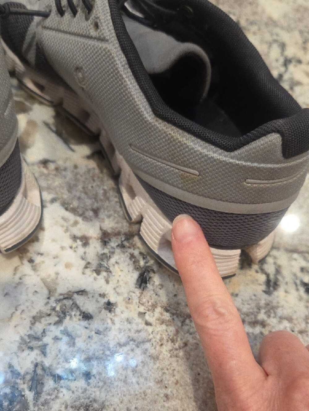 On Running Gray and Black Women 7.5 Cloud-Style Sneakers - Picture 7 of 11